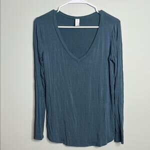 Mts green long sleeve Vneck small